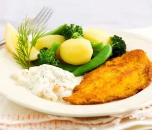 Panerad rödspätta med räksallad