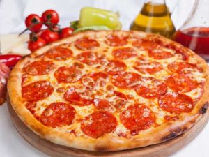 24. Salamipizza